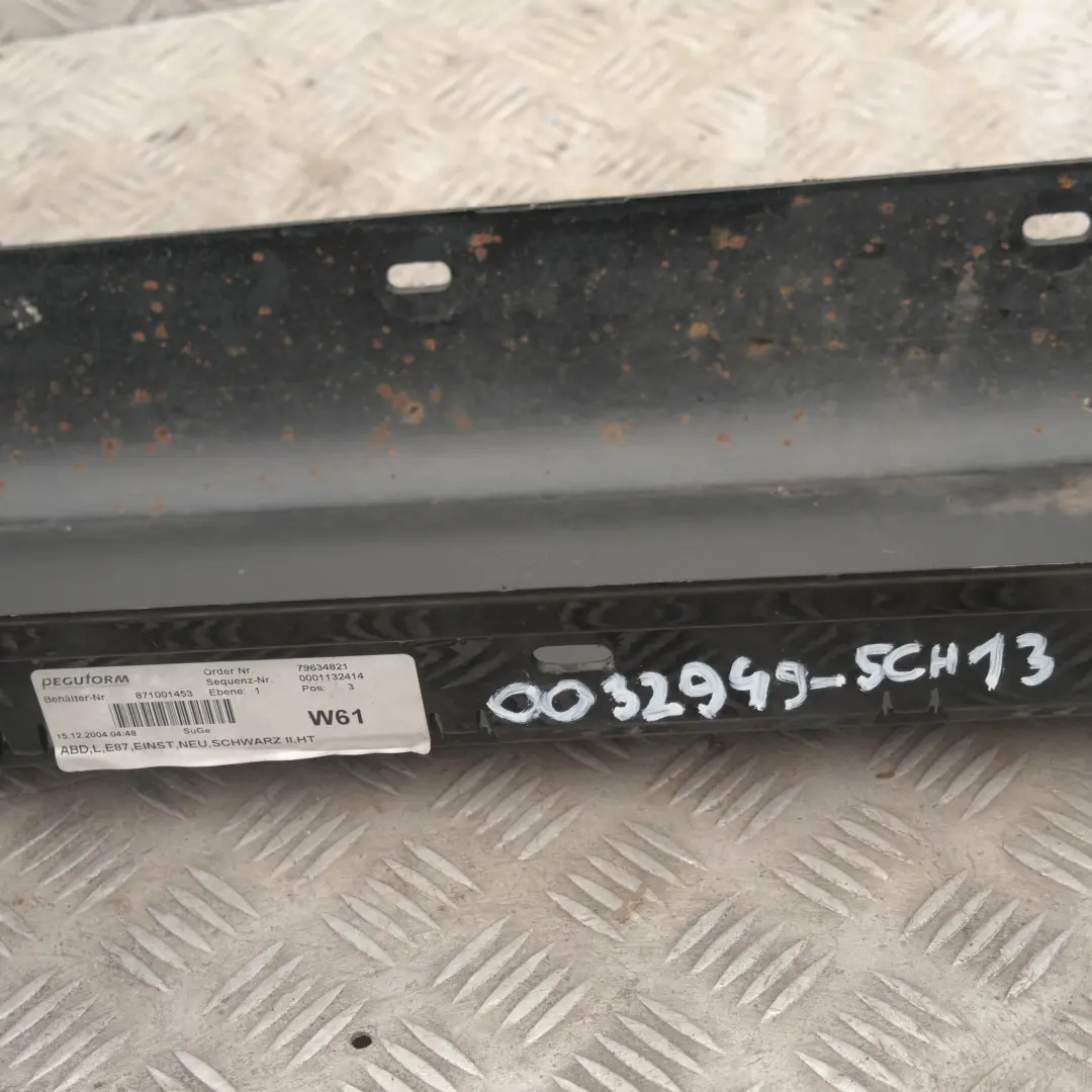 Sill Strip Side Skirt Left Black 2 Schwarz II - 668 para BMW 13 E87 con número de pieza 32949 BMW 13 E87 Sill Strip Side Skirt Left Black 2 Schwarz II - 668 - SKU 0032949-SCH13 - Número de pieza 32949