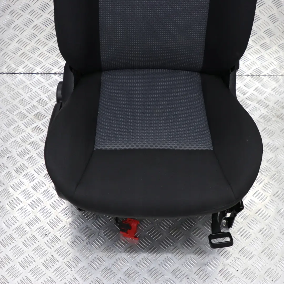  Mercedes-Benz W169 Tissu avant Droit Siege Noir / Anthracite - SKU A1699100047 - Numéro de pièce A1699100047