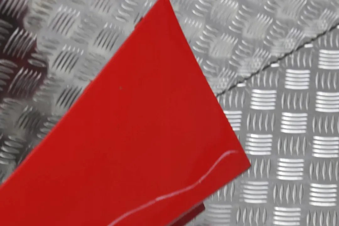 Listello Portiera Destra Rosso Chiaro Rosso - 314 per BMW Z4 E85 E86 con numero di parte 0031108 BMW Z4 E85 E86 Listello Portiera Destra Rosso Chiaro Rosso - 314 - SKU 0031108-HELL - Numero di parte 0031108