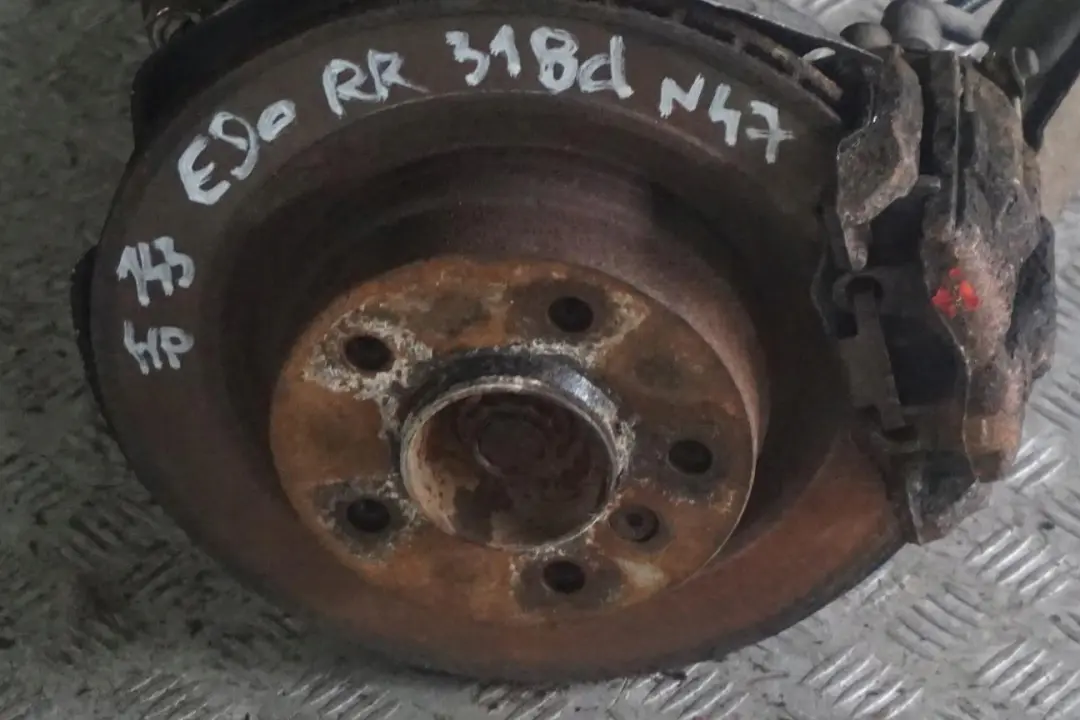 BMW E90 318d N47 Trasera Derecha O / S Suspension Pierna Eje Disco De Freno - SKU 6774810-14 - Número de pieza 6774810