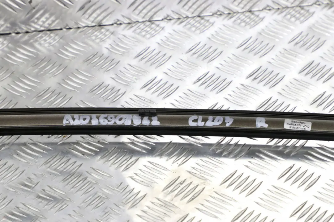 Mercedes-Benz Classe CLC CL203 Barre Tetto Prestazioni Destra per con numero di parte A2036902062 Mercedes-Benz Classe CLC CL203 Barre Tetto Prestazioni Destra - SKU A2036902062 - Numero di parte A2036902062