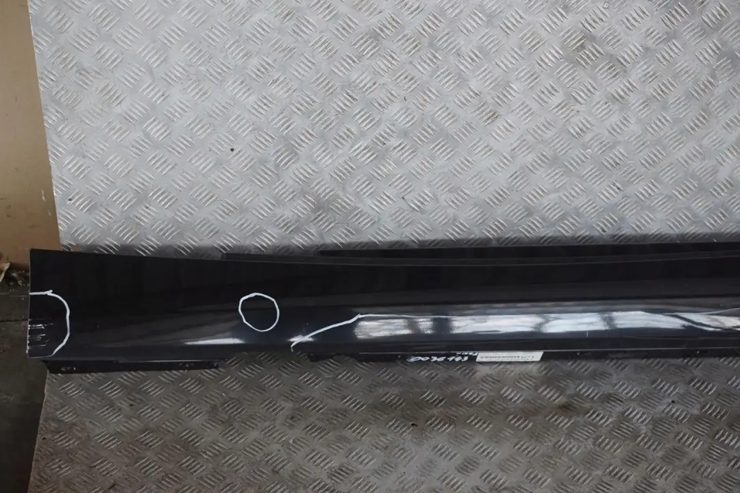 BMW E81 E82 E88 Bas de Porte Couverture Seuil A Gauche Noir Sapphire Noir - SKU 0036143-BS2 - Numéro de pièce 0036143