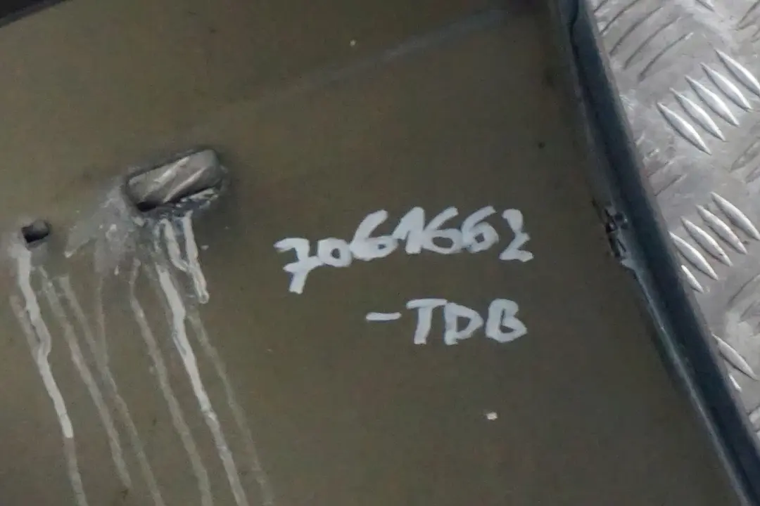 BMW 7 E65 E66 Fahrerseite Seitenwand Vorne Rechts Kotflügel Toledoblau Blau - SKU 7061662-TDB - Teilenummer 7061662
