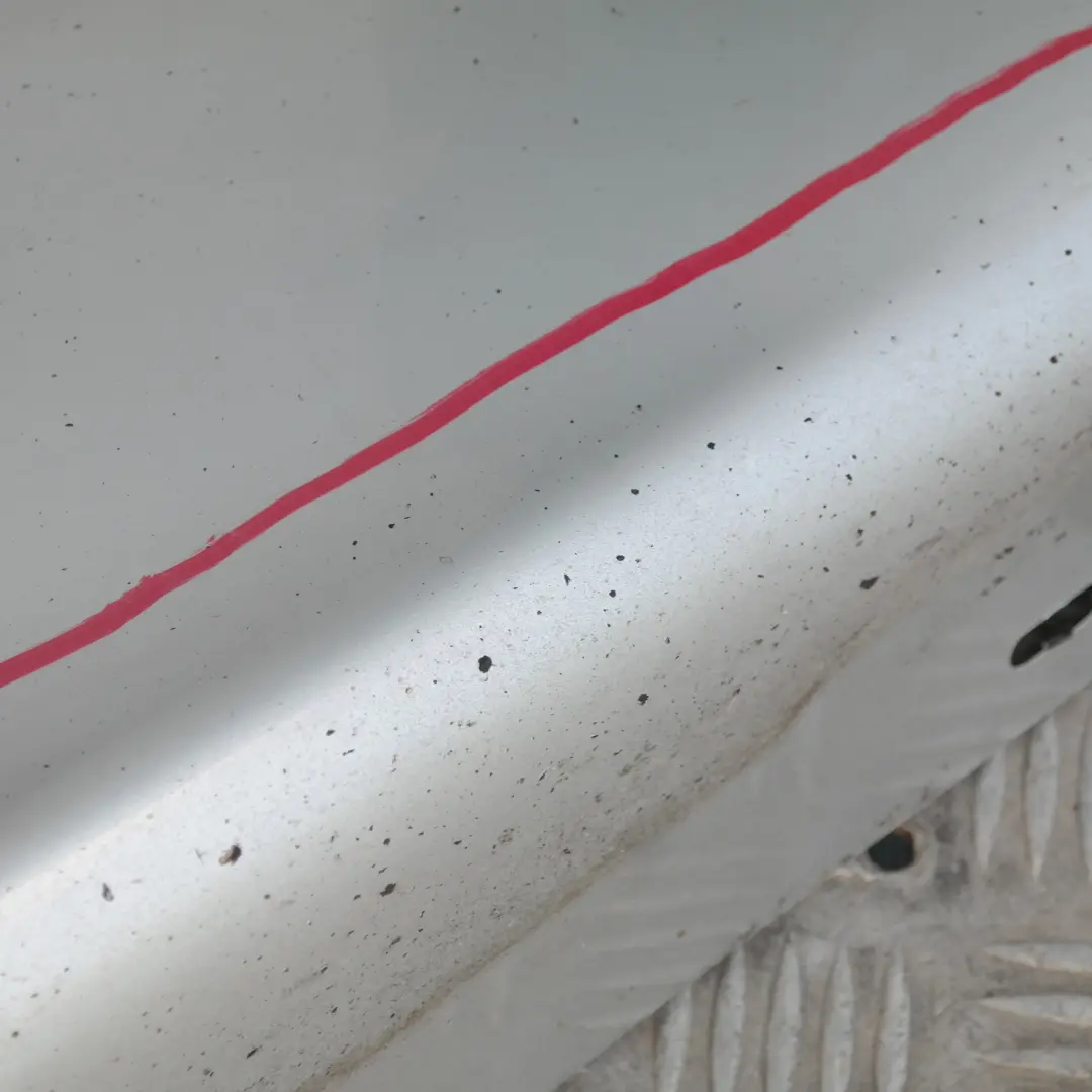 Sill Strip Faldón Lateral Derecho Titansilber Plata Metalizado para BMW E87 con número de pieza 32948 BMW E87 Sill Strip Faldón Lateral Derecho Titansilber Plata Metalizado - SKU 0032948-TS17 - Número de pieza 32948