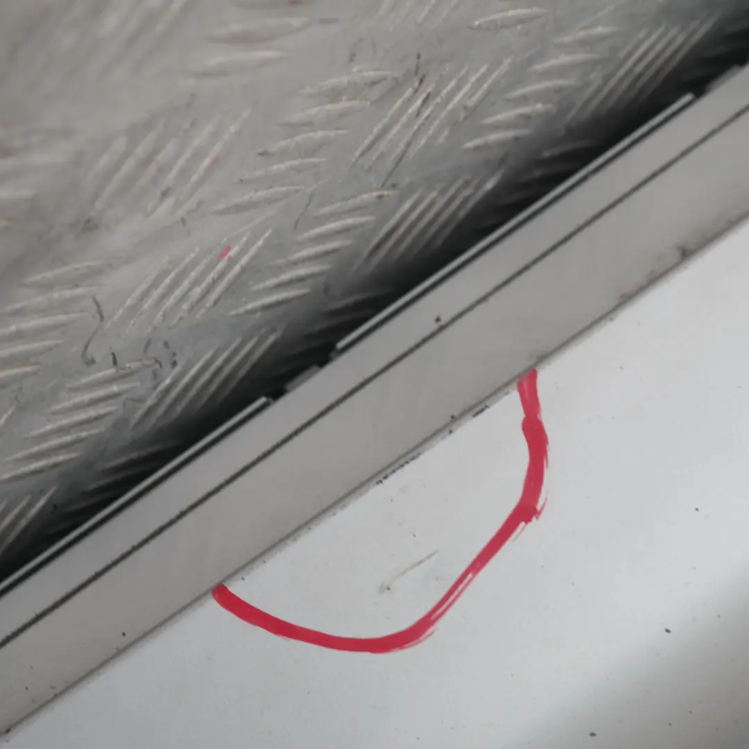 Nakładka próg prawy titansilber 354 do BMW E87 o numerze 32948 BMW E87 Nakładka próg prawy titansilber 354 - SKU 0032948-TS13 - Numer Części 32948