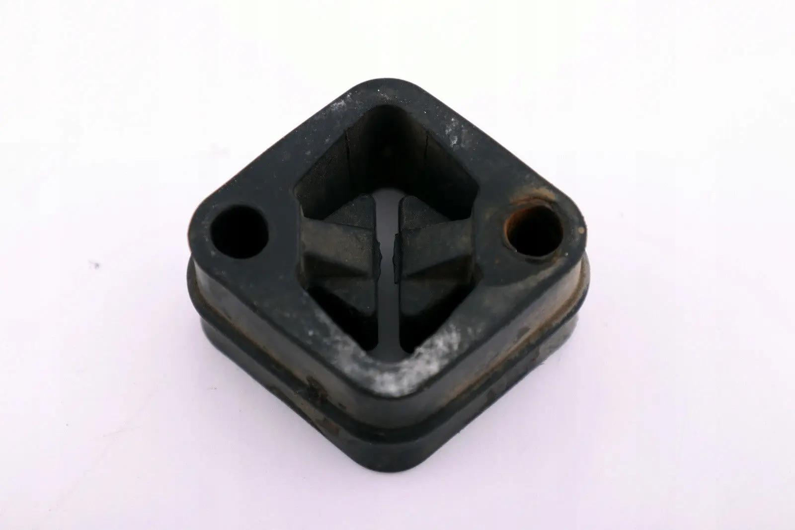 BMW E60 E65 E81 E87 Soporte Goma Sistema Escape Gasolina 7578238
