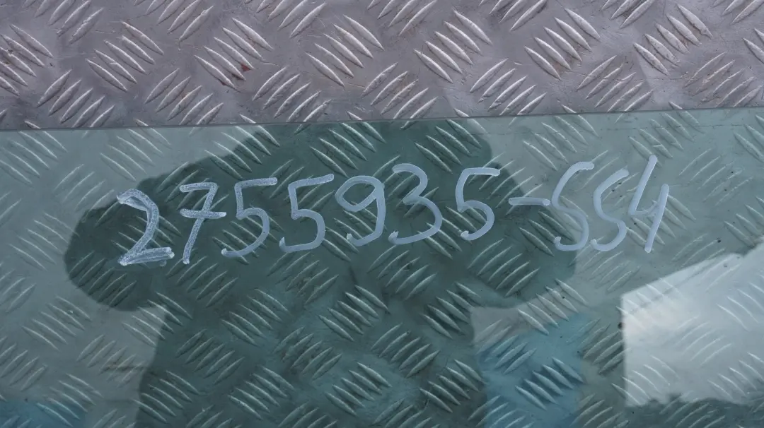 Tür Vorne Links Sparkling Silver Silber A60 für BMW Mini Cooper R55 R56 R57 R58 4 mit Teilenummer 2755935 BMW Mini Cooper R55 R56 R57 R58 4 Tür Vorne Links Sparkling Silver Silber A60 - SKU 2755935-SS4 - Teilenummer 2755935