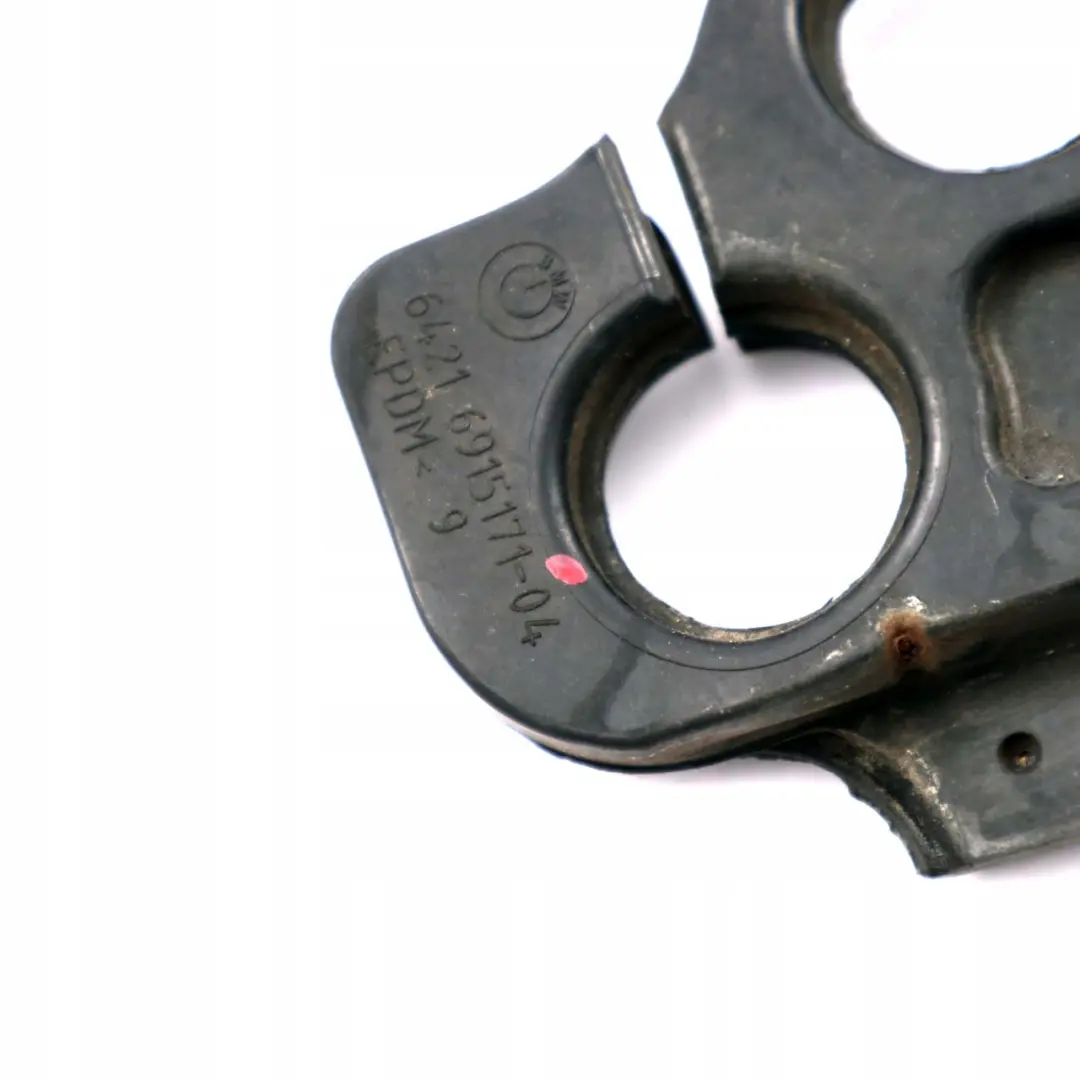 Guarnizione Grommet Aria Condizionata Pompa Acqua per BMW E60 E61 E63 E64 con numero di parte 6915171 BMW E60 E61 E63 E64 Guarnizione Grommet Aria Condizionata Pompa Acqua - SKU 6915171 - Numero di parte 6915171