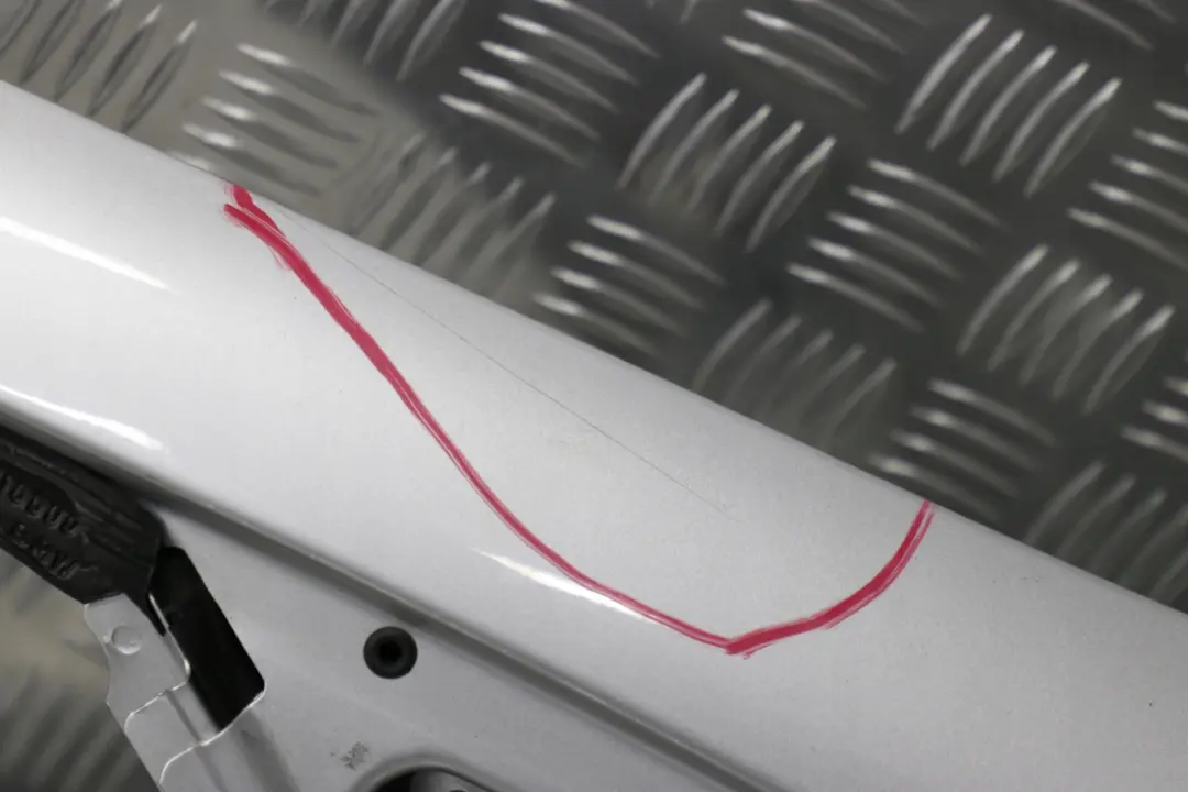 Tür vorne rechts Titansilber Titan Silber Metallic - 35 für BMW X5 er E53 mit Teilenummer 8256824 BMW X5 er E53 Tür vorne rechts Titansilber Titan Silber Metallic - 35 - SKU 8256824-TS1 - Teilenummer 8256824