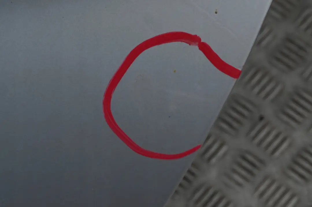 Drzwi lewy tył tylne lewe titansilber do BMW E53 X5 o numerze 8256827 BMW E53 X5 Drzwi lewy tył tylne lewe titansilber - SKU 8256827-TS8 - Numer Części 8256827