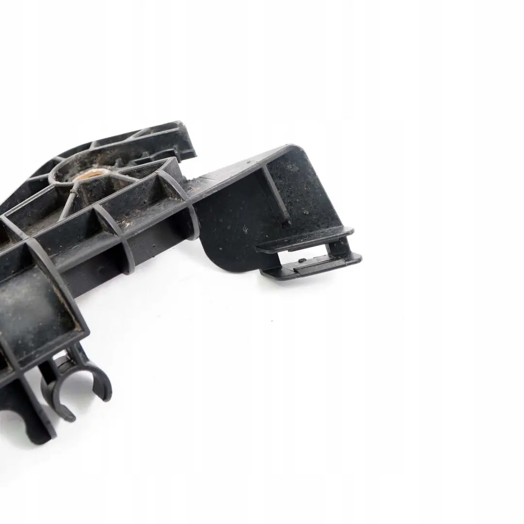 Mercedes-Benz W204 Moyeu de Roue Droite Capteur ABS Support  - SKU A2045461243 - Numéro de pièce A2043502706