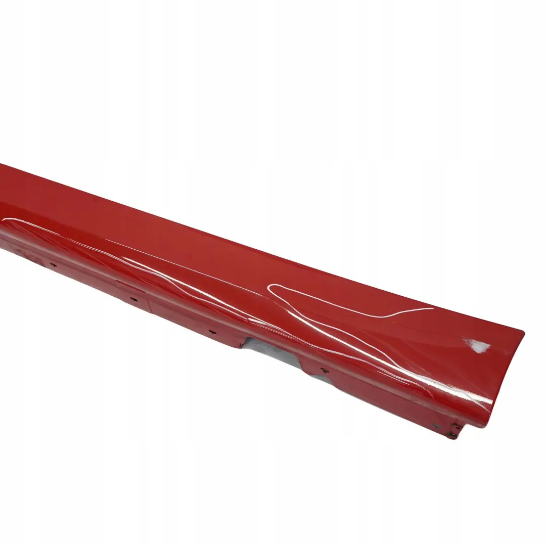 Sill Strip Side Trim Skirt Left Japanrot Red - 438 para BMW E90 E91 con número de pieza 0032951 BMW E90 E91 Sill Strip Side Trim Skirt Left Japanrot Red - 438 - SKU 0032951-JR2 - Número de pieza 0032951