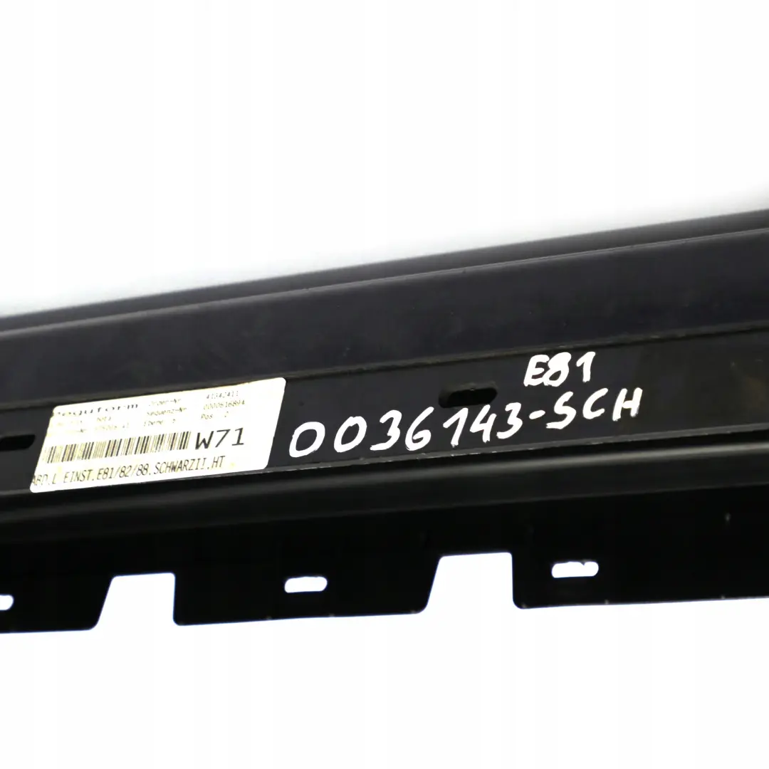 Bas de Porte Couverture Seuil Gauche de Coloris Noir pour BMW E81 E82 E88 à propos du numéro de pièce 0036143 BMW E81 E82 E88 Bas de Porte Couverture Seuil Gauche de Coloris Noir - SKU 0036143-SCH - Numéro de pièce 0036143