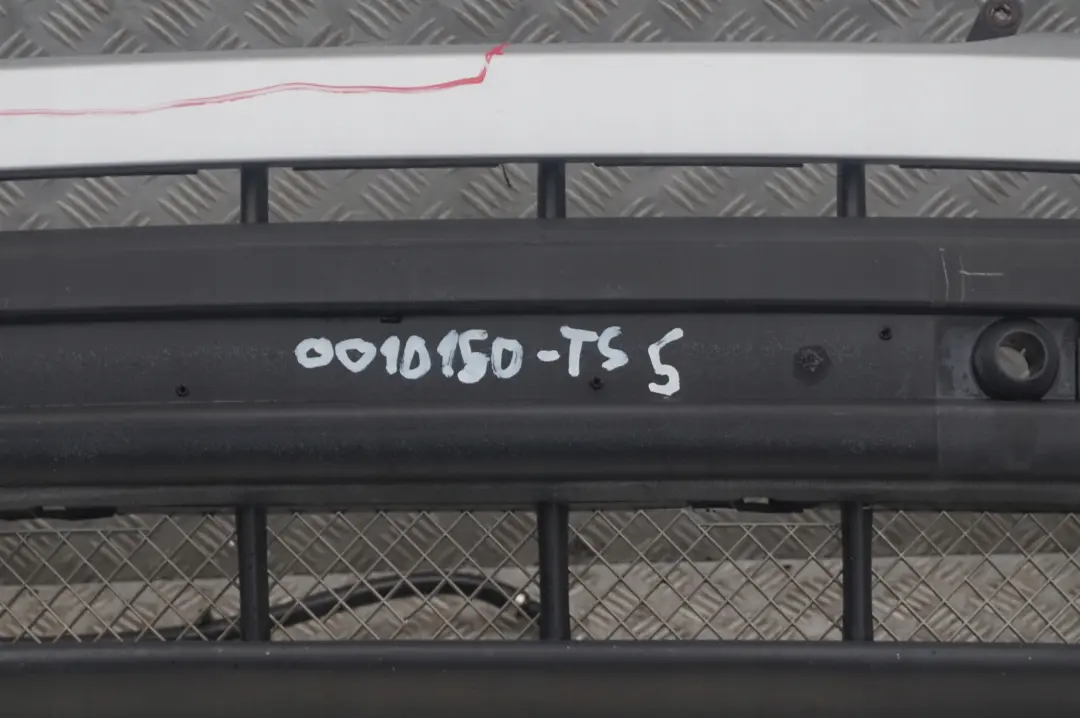 Zderzak przedni przód titansilber 354 do BMW E53 X5 o numerze 10150 BMW E53 X5 Zderzak przedni przód titansilber 354 - SKU 0010150-TS5 - Numer Części 10150