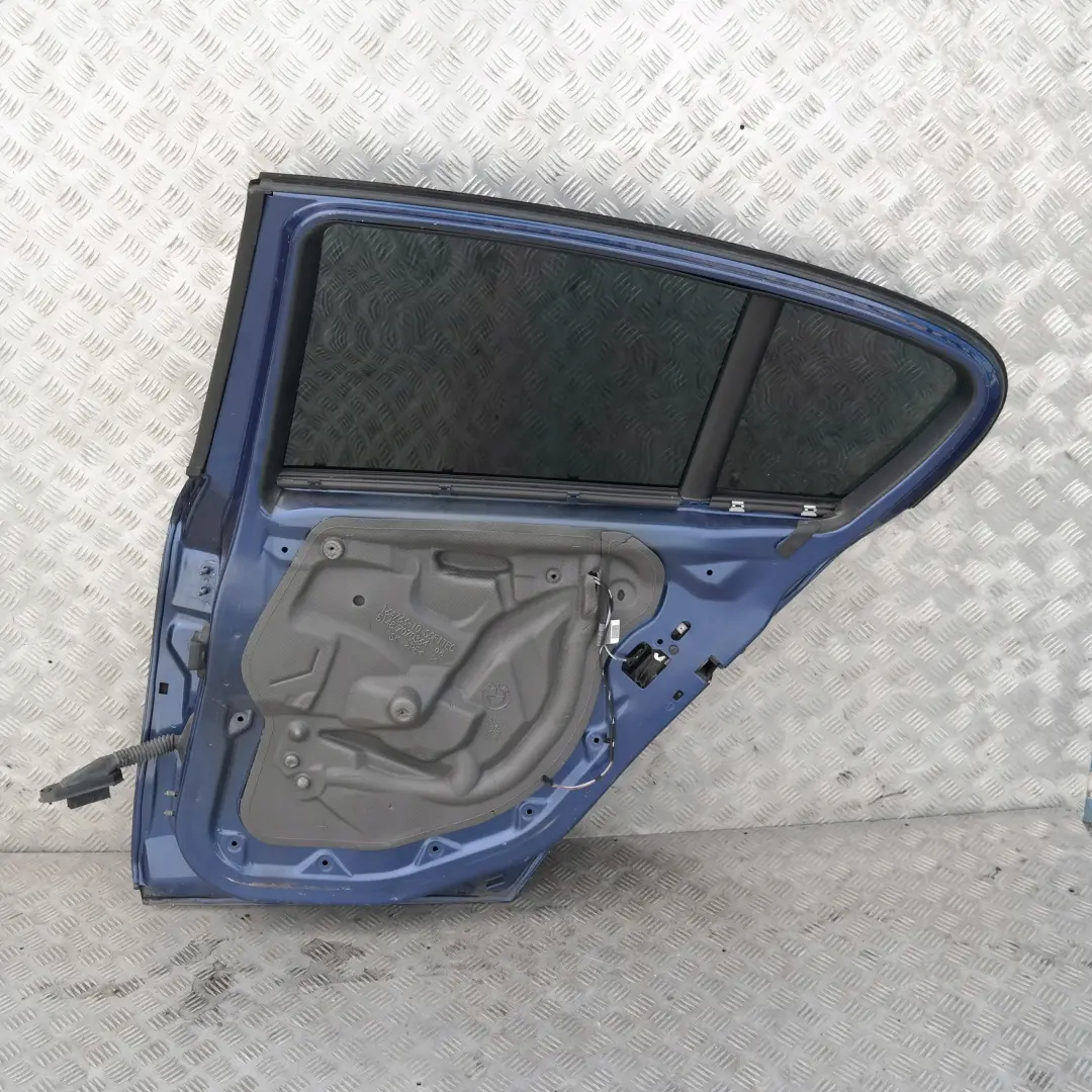 Puerta Trasera Derecha Montegoblau Montego Blau Azul Metalizado para BMW E87 E87N con número de pieza 7191018-MTB1 BMW E87 E87N Puerta Trasera Derecha Montegoblau Montego Blau Azul Metalizado - SKU 7191018-MTB1 - Número de pieza 7191018-MTB1