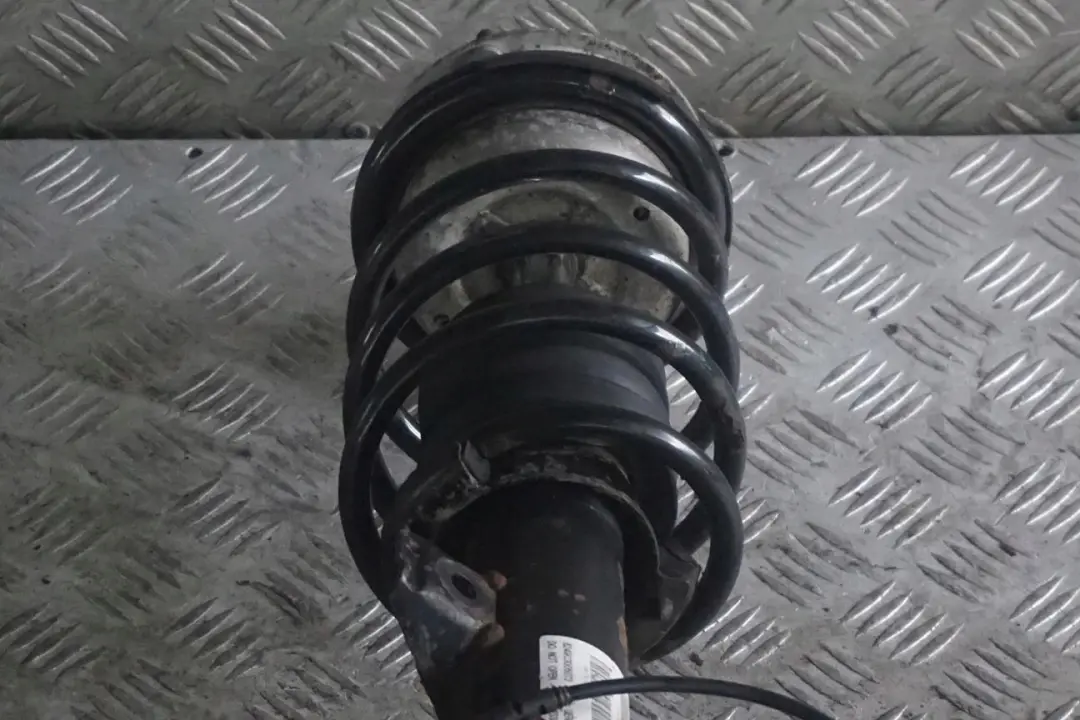 BMW E81 116d N47 Delantero Izquierdo Muelle Strut Freno Suspension Pata Buje - SKU 6786021-7 - Número de pieza 6786021