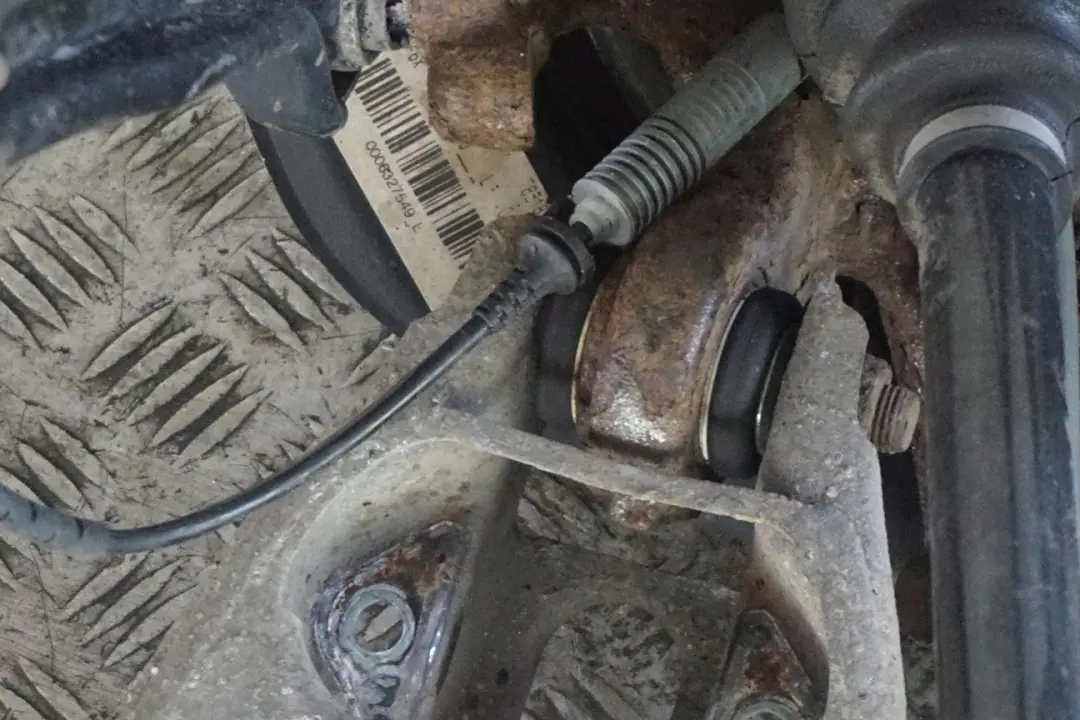 N45 Zwrotnica półoś lewa 116HP do BMW E87 116i o numerze 6774809 BMW E87 116i N45 Zwrotnica półoś lewa 116HP - SKU 6774809-7 - Numer Części 6774809