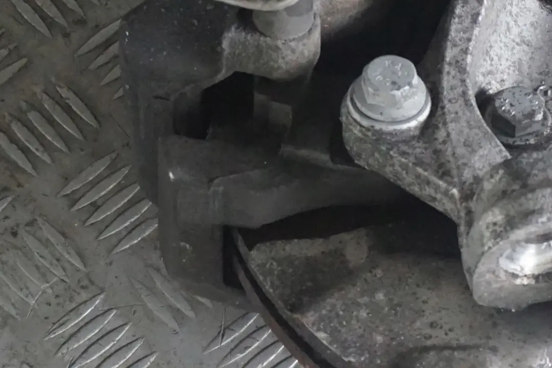 BMW E90 320d ed N47N Suspensión delantera izquierda Deportiva Muelle - SKU 6796159 - Número de pieza 6796159