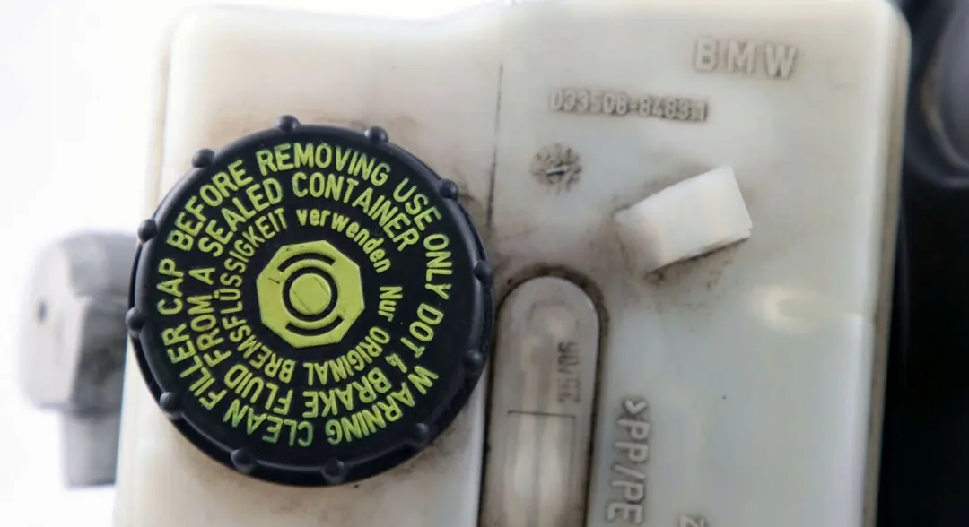 Servofreno Unidad Cilindro Maestro DSC para Mini Cooper One R50 R53 con número de pieza 6757182 Mini Cooper One R50 R53 Servofreno Unidad Cilindro Maestro DSC - SKU 6757182 - Número de pieza 6757182