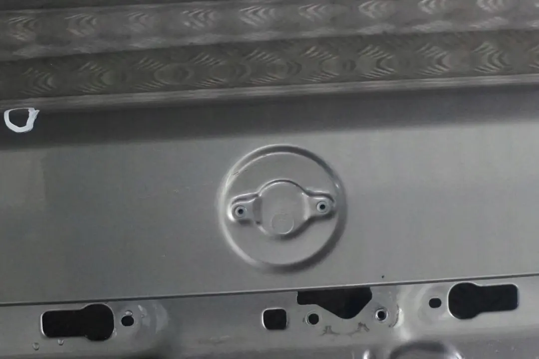 Klapa tylna tył goła Sterlinggrau do BMW E65 E66 o numerze 7049252 BMW E65 E66 Klapa tylna tył goła Sterlinggrau - SKU 7049252-STG - Numer Części 7049252