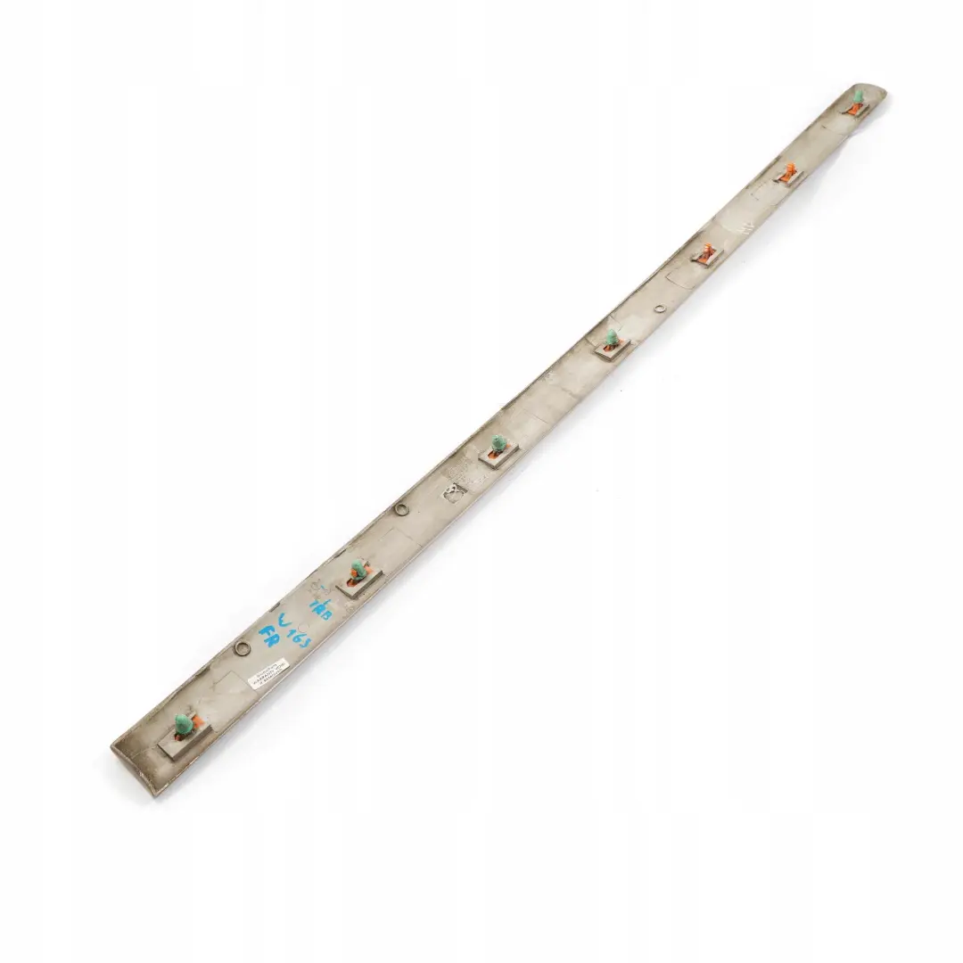  Mercedes-Benz W163 Front Right Door Trim Strip Moulding Travertine Beige - SKU A1636900262-TRB - Número de pieza A1636900262