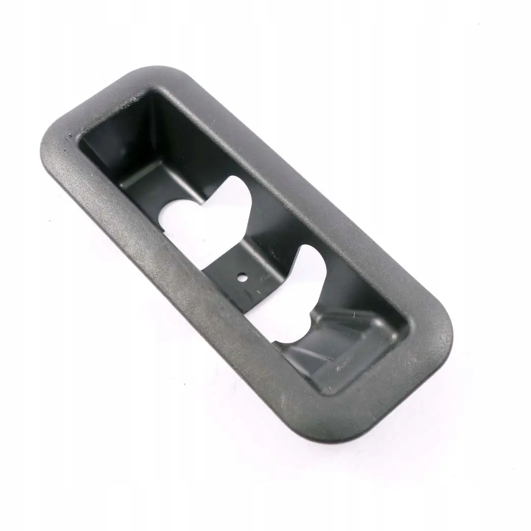 Mercedes-Benz W414 Siege Arriere Securisation Revetement pour à propos du numéro de pièce A4146800517 Mercedes-Benz W414 Siege Arriere Securisation Revetement - SKU A4146800517 - Numéro de pièce A4146800517