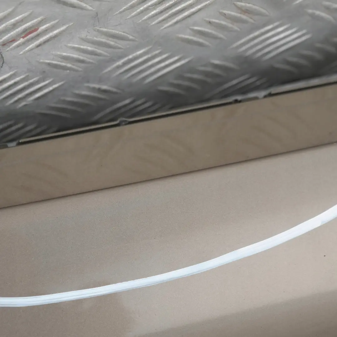 Listello Portiera Apertura Gonna SX Sonora Metallizzato per BMW E87 con numero di parte 51770032949 BMW E87 Listello Portiera Apertura Gonna SX Sonora Metallizzato - SKU 0032949-SON2 - Numero di parte 51770032949