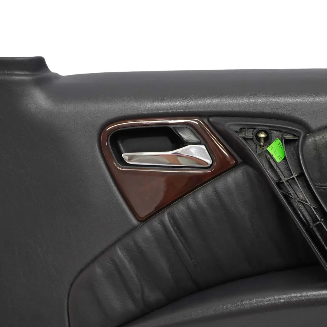 MERCEDES-BENZ M-CLASSE ML W163 Revetement de Porte avant a Droite Cuir Noir pour à propos du numéro de pièce A1637203670 MERCEDES-BENZ M-CLASSE ML W163 Revetement de Porte avant a Droite Cuir Noir - SKU A1637203670 - Numéro de pièce A1637203670