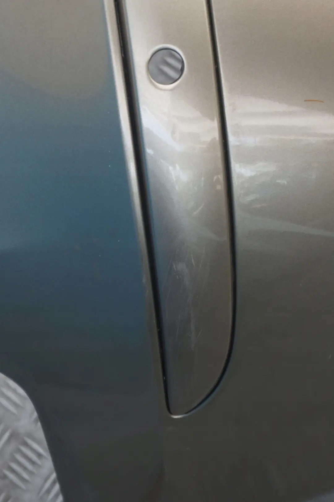  BMW2 E87 Paraurti posteriore PDC Sonora Metallic - A23 - SKU 0032630-SON2 - Numero di parte 32630