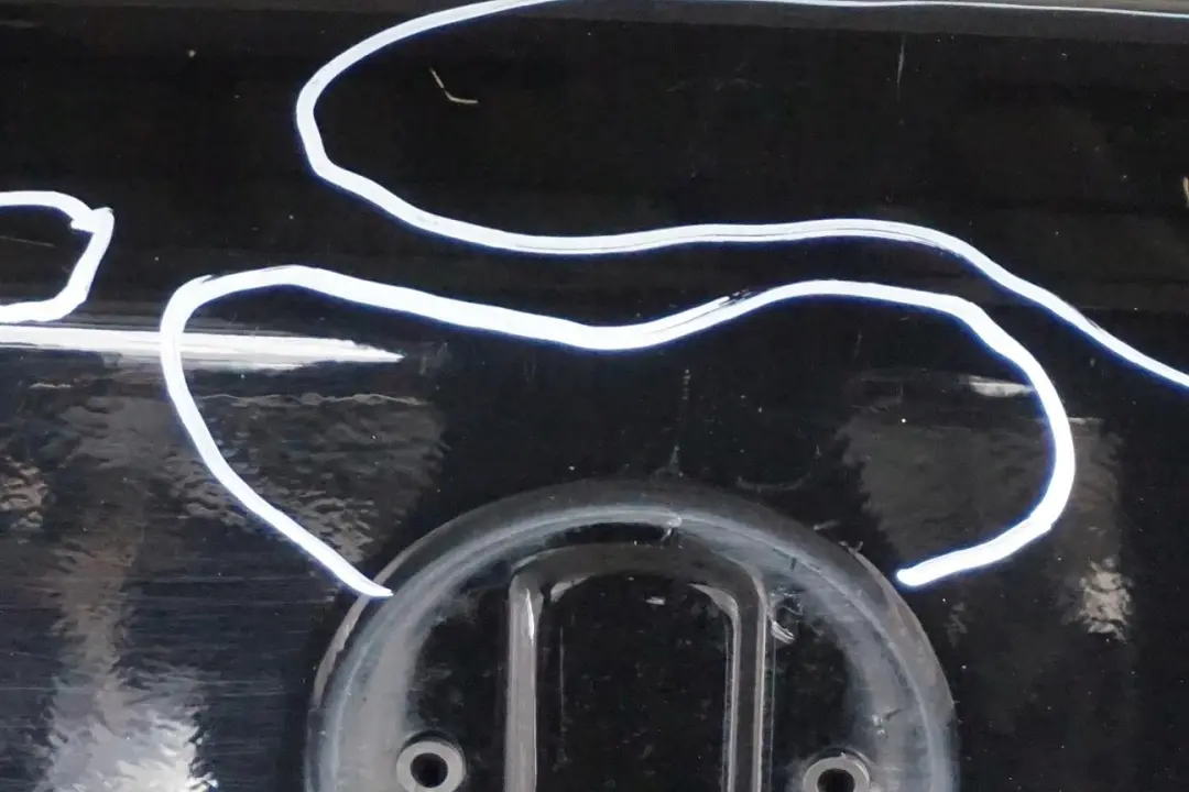 Klapa pokrywa bagażnika tylna schwarz II do BMW E60 o numerze 7122441 BMW E60 Klapa pokrywa bagażnika tylna schwarz II - SKU 7122441-SCH - Numer Części 7122441