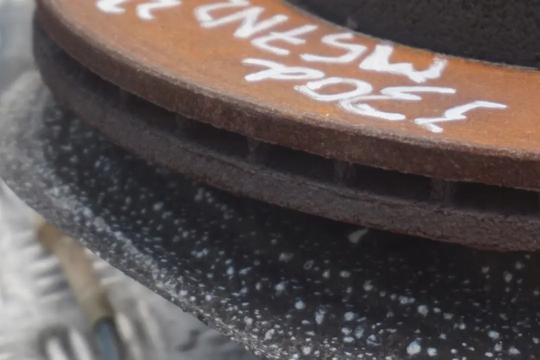 M57N2 Molla Sospensioni Davanti Destra Asse Anteriore per BMW E91 330d con numero di parte 6786013 BMW E91 330d M57N2 Molla Sospensioni Davanti Destra Asse Anteriore - SKU 6786014-3 - Numero di parte 6786013