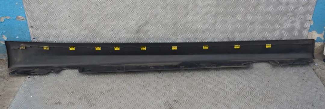 Sill Strip Faldón Lateral Izquierdo Arktis Metálico - A34 para BMW Serie 3 9 E90 E91 con número de pieza 0032951 BMW Serie 3 9 E90 E91 Sill Strip Faldón Lateral Izquierdo Arktis Metálico - A34 - SKU 0032951-AM9 - Número de pieza 0032951