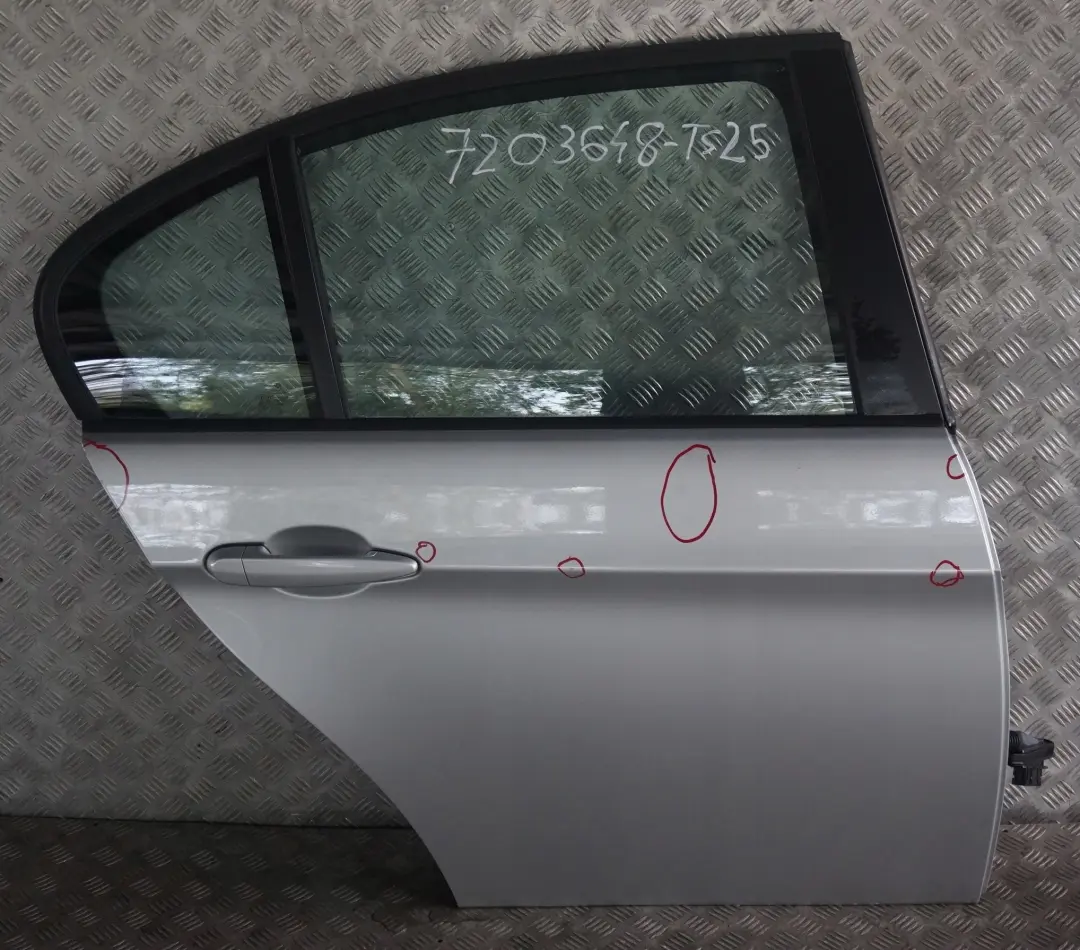 Puerta Trasera Derecha Titansilber Silver Silber 354 para BMW E90 E90N LCi con número de pieza 7203648 BMW E90 E90N LCi Puerta Trasera Derecha Titansilber Silver Silber 354 - SKU 7203648-TS25 - Número de pieza 7203648