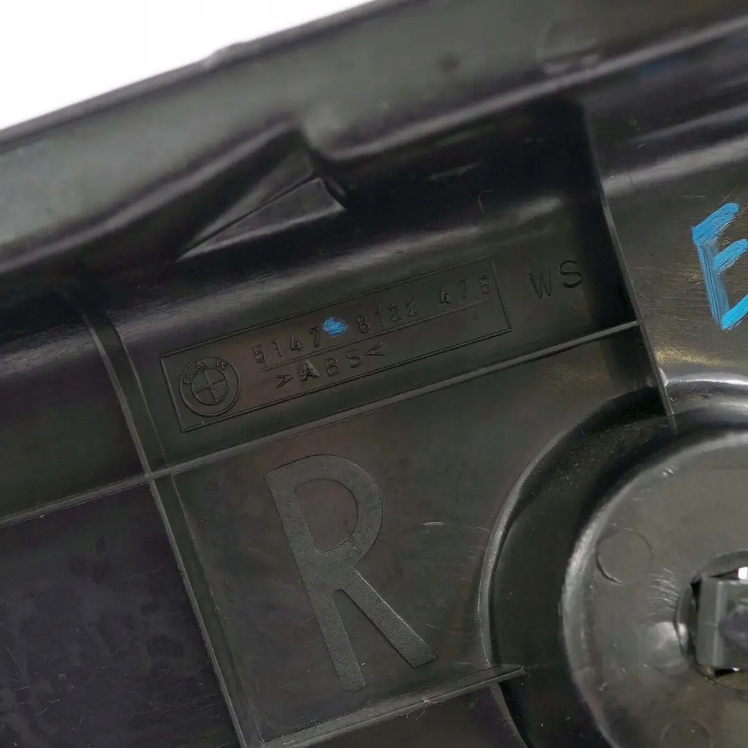 Destra Fanale Posteriore Bagagliaio Copertura Apertura per BMW E36 Berlina con numero di parte 8122478 BMW E36 Berlina Destra Fanale Posteriore Bagagliaio Copertura Apertura - SKU 8122478 - Numero di parte 8122478