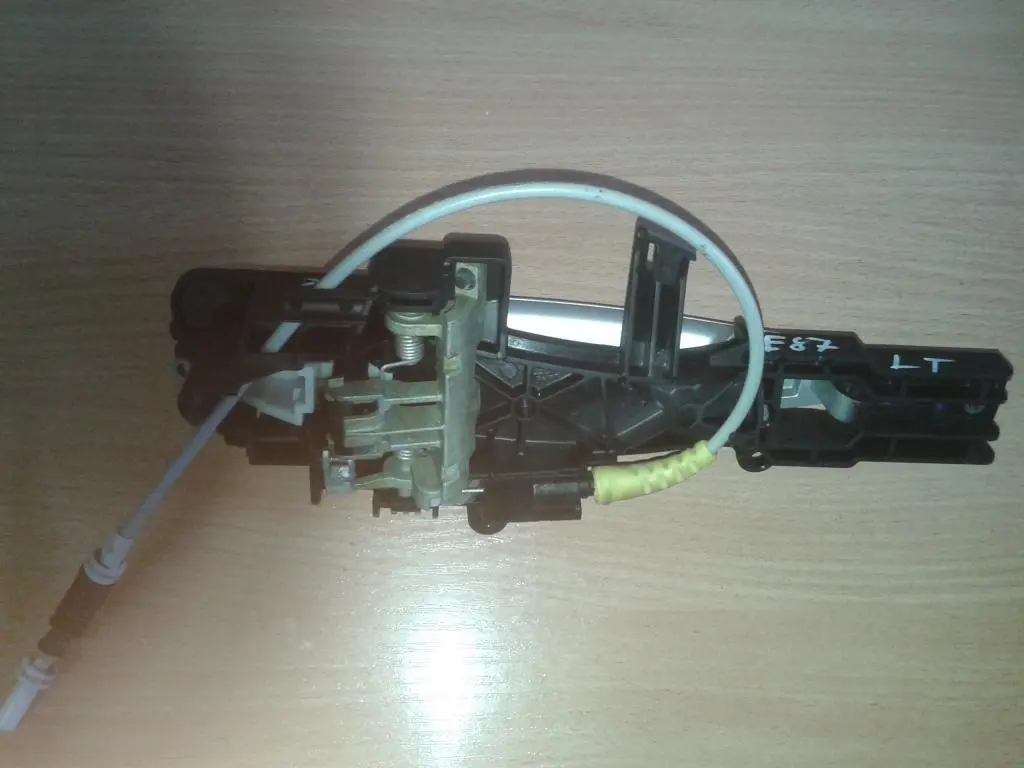 BMW E81 E82 E87 Asidero completo trasero izquierdo Quartz Azul - SKU 0392545-QB1 - Número de pieza 51210392545