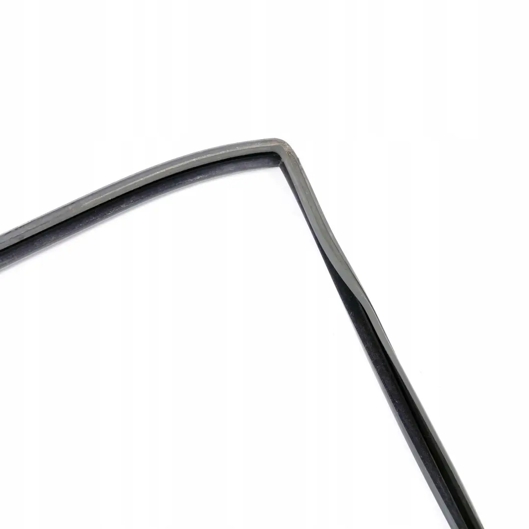 BMW E36 Berlina Puerta Ventana Guia Trasera Izquierda Goma Junta - SKU 8213983 - Número de pieza 8213983