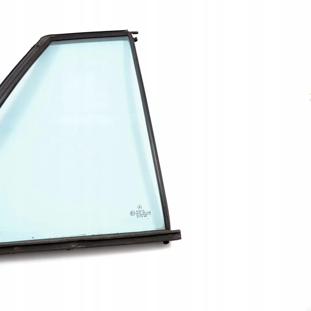 Mercedes-Benz W210 Break Arriere Droite Latte Triangulaire Verre Bleu pour à propos du numéro de pièce A2107351209 Mercedes-Benz W210 Break Arriere Droite Latte Triangulaire Verre Bleu - SKU A2107351209 - Numéro de pièce A2107351209