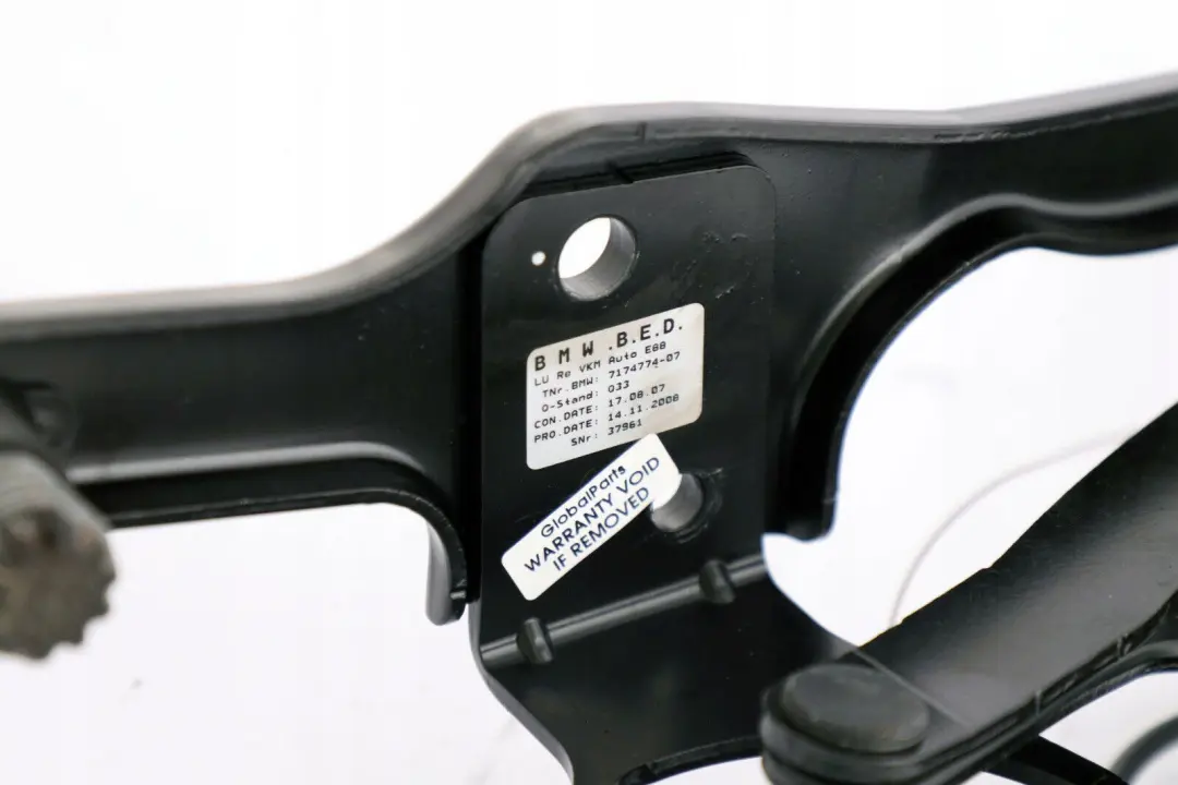 Zawias mechanizm prawy dachu dach do BMW Cabrio E88 o numerze 7174774 BMW Cabrio E88 Zawias mechanizm prawy dachu dach - SKU 7174774 - Numer Części 7174774