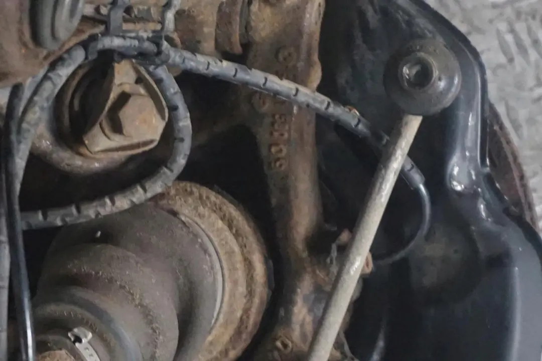 BMW E90 318d N47 Trasera Derecha O / S Suspension Pierna Eje Disco De Freno - SKU 6774810-14 - Número de pieza 6774810