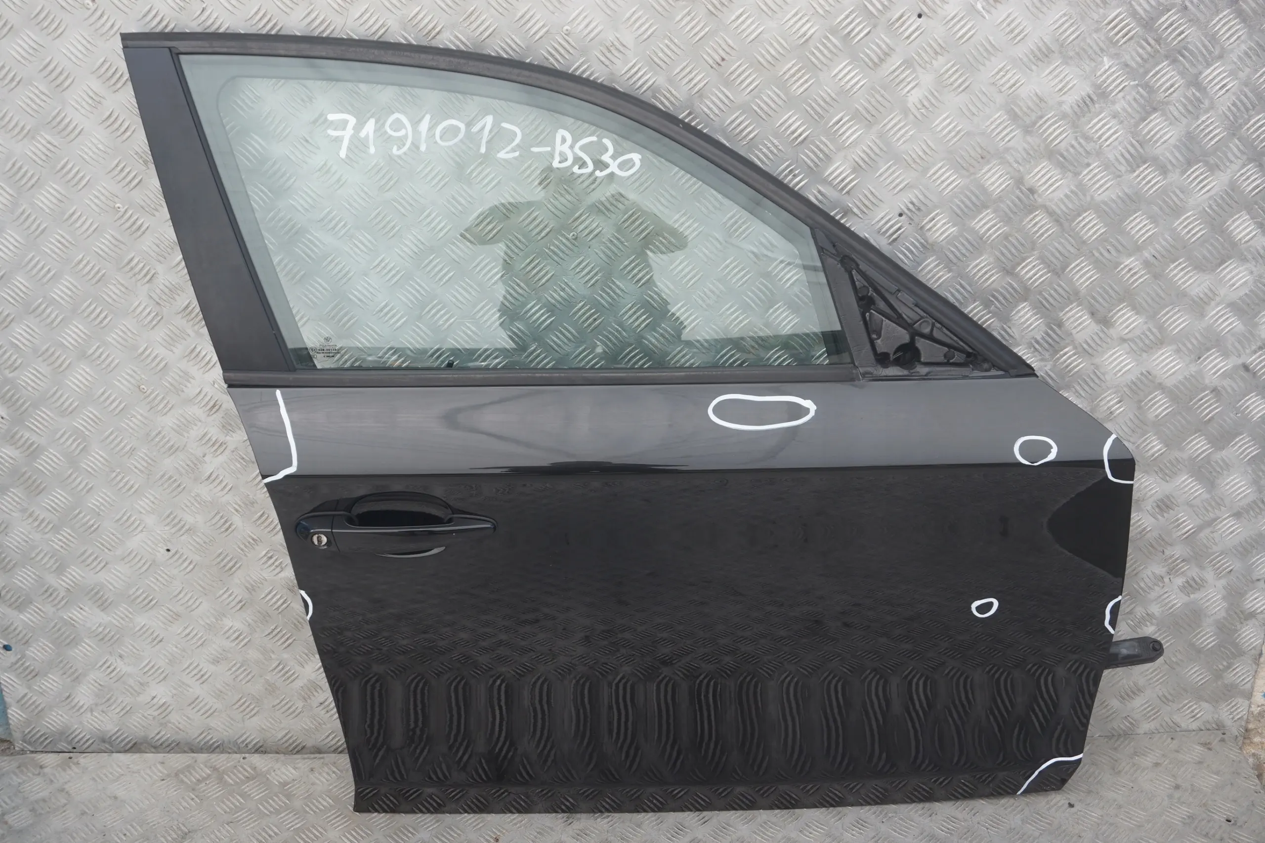 BMW 1 SERIES 30 E87 E87N Door Front Right O/S Black Sapphire Metallic - 475
