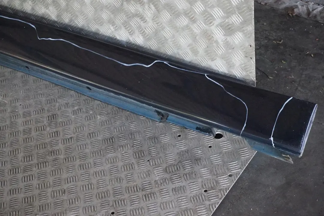 Listwa progowa nakładka próg lewy do BMW 7 E65 o numerze 0395481 BMW 7 E65 Listwa progowa nakładka próg lewy - SKU 0395481-MB1 - Numer Części 0395481