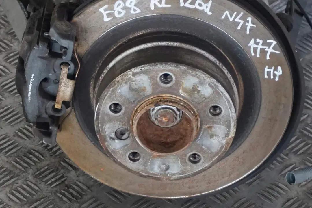 BMW E88 Cabrio 120d N47 Trasero Izquierdo Suspension Pierna Eje Freno Disco - SKU 6774809-4 - Número de pieza 6774809