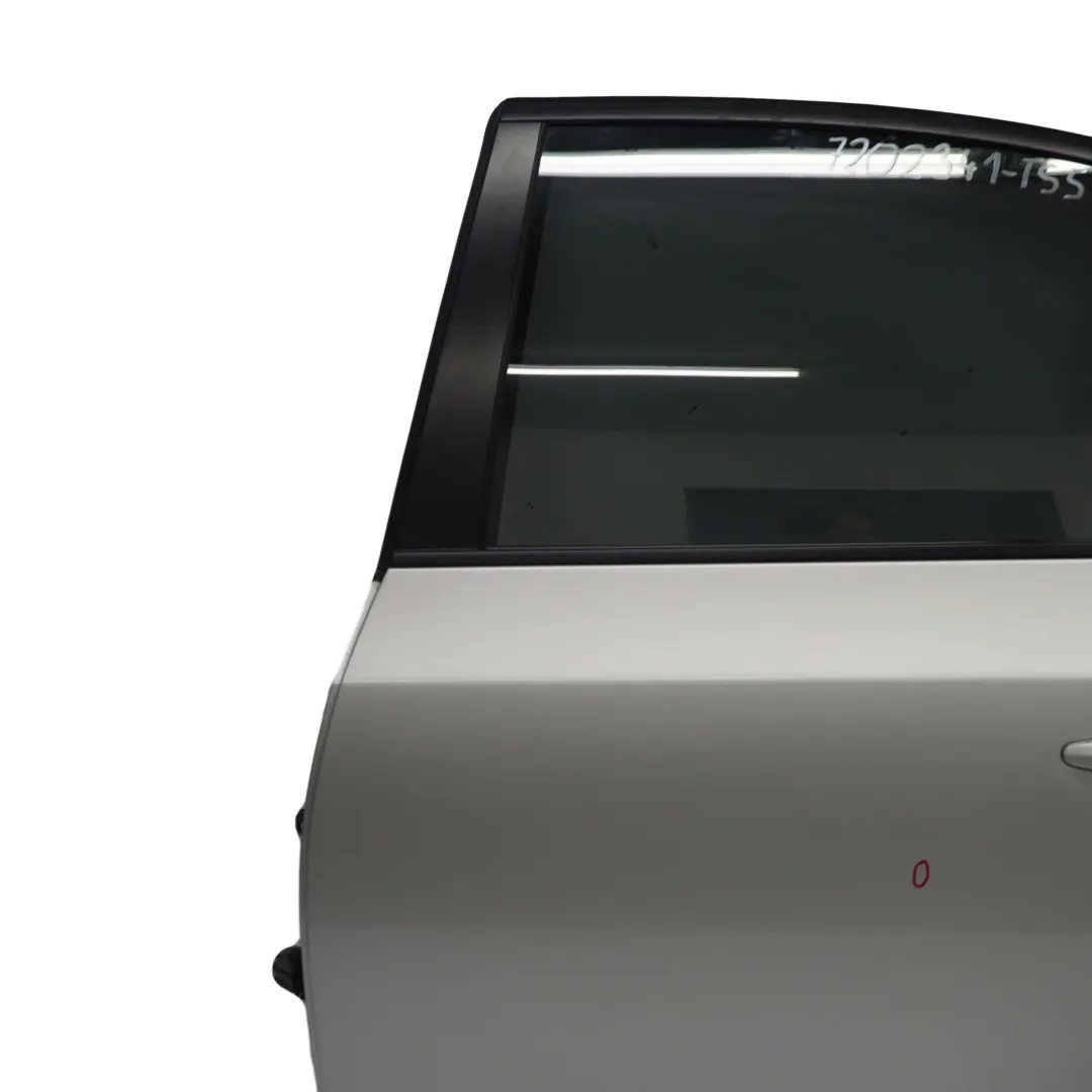 Puerta Trasera Izquierda Titansilber Titan Silver Metallic - 354 para BMW E60 5 con número de pieza 7202341 BMW E60 5 Puerta Trasera Izquierda Titansilber Titan Silver Metallic - 354 - SKU 7202341-TS5 - Número de pieza 7202341