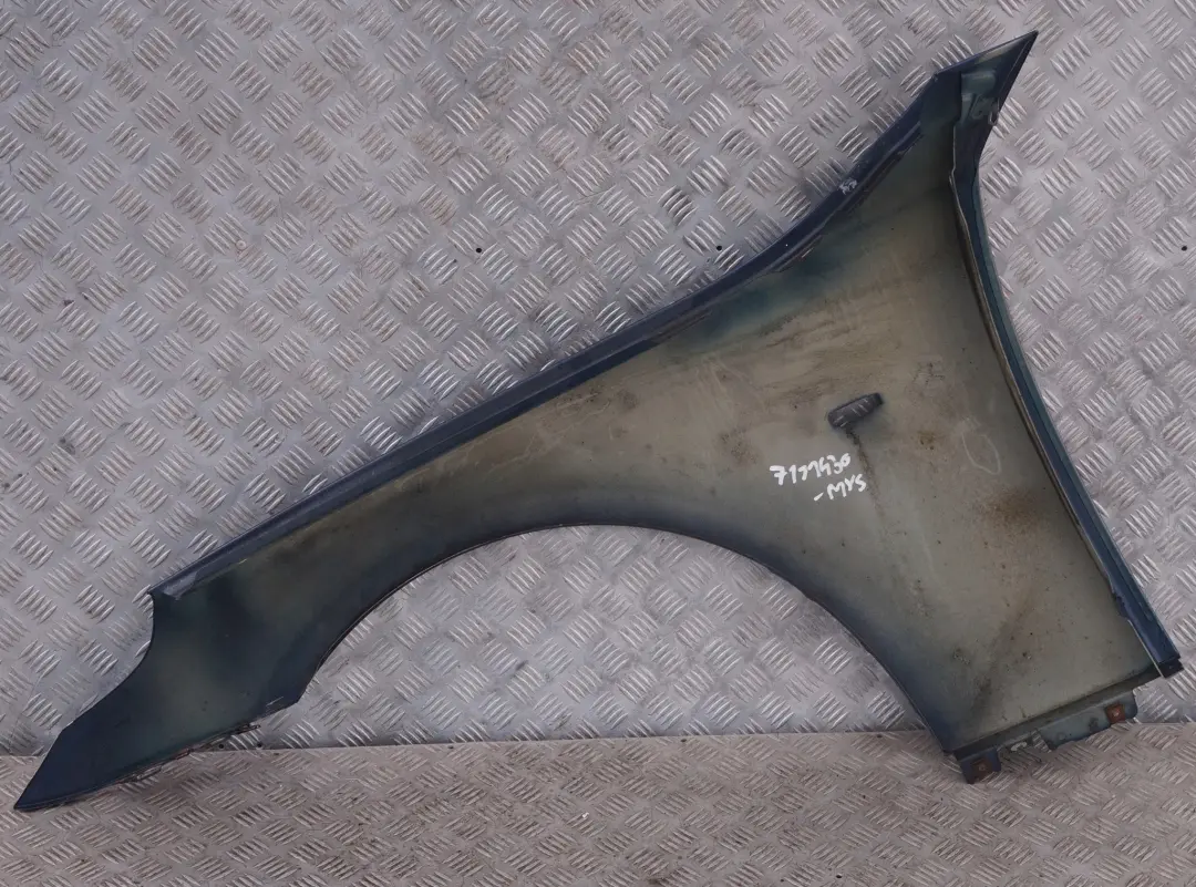 Guardabarros Delantero Derecho Panel Lateral Mysticblau Azul para BMW E60 E61 con número de pieza 7111430 BMW E60 E61 Guardabarros Delantero Derecho Panel Lateral Mysticblau Azul - SKU 7111430-MYS - Número de pieza 7111430