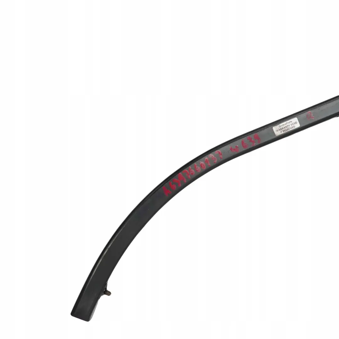 Mercedes-Benz Vito W639 Rear Right Sliding Door Top Rail para con número de pieza A6397660137 Mercedes-Benz Vito W639 Rear Right Sliding Door Top Rail - SKU A6397660137 - Número de pieza A6397660137