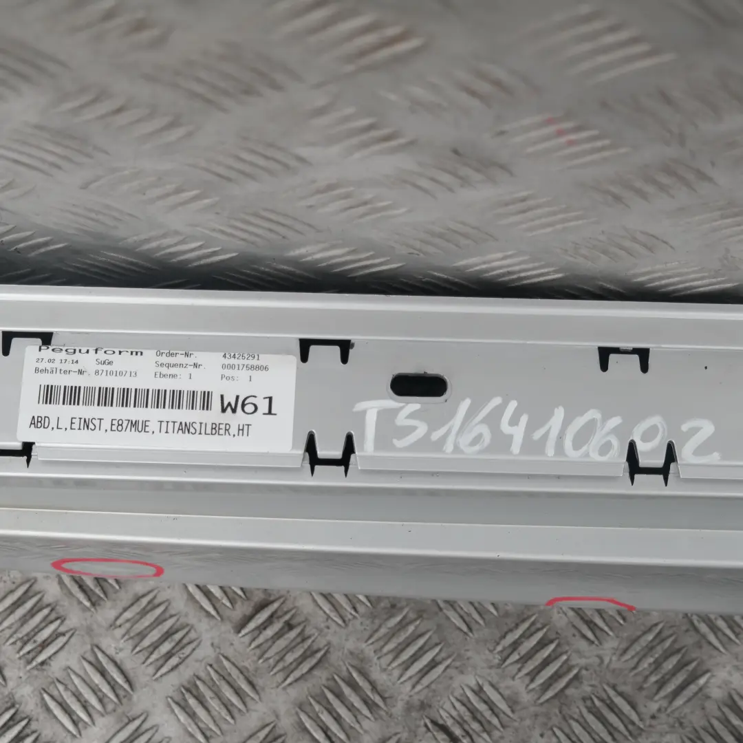 Nakładka listwa próg lewy titansilber do BMW E87 LCI o numerze 51770036145 BMW E87 LCI Nakładka listwa próg lewy titansilber - SKU 0036145-TS5 - Numer Części 51770036145