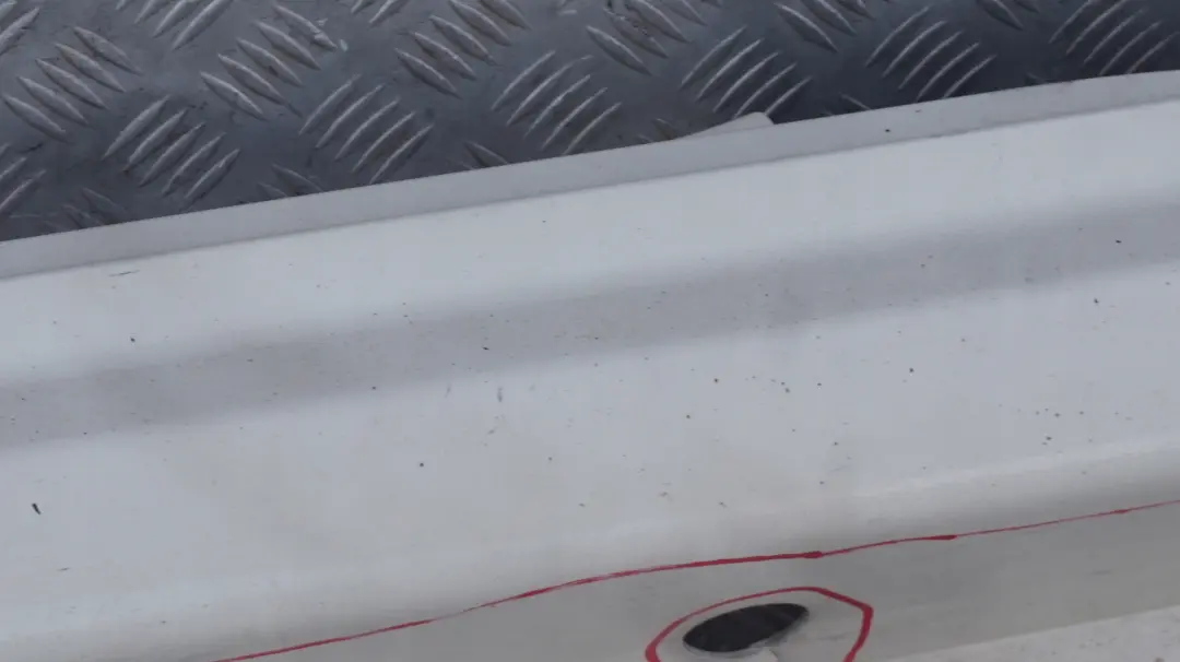 Abdeckung Schweller links Pepper White Pfeffer Weiß für BMW MINI Cooper R56 R57 mit Teilenummer 0430299 BMW MINI Cooper R56 R57 Abdeckung Schweller links Pepper White Pfeffer Weiß - SKU 0430299-PW - Teilenummer 0430299