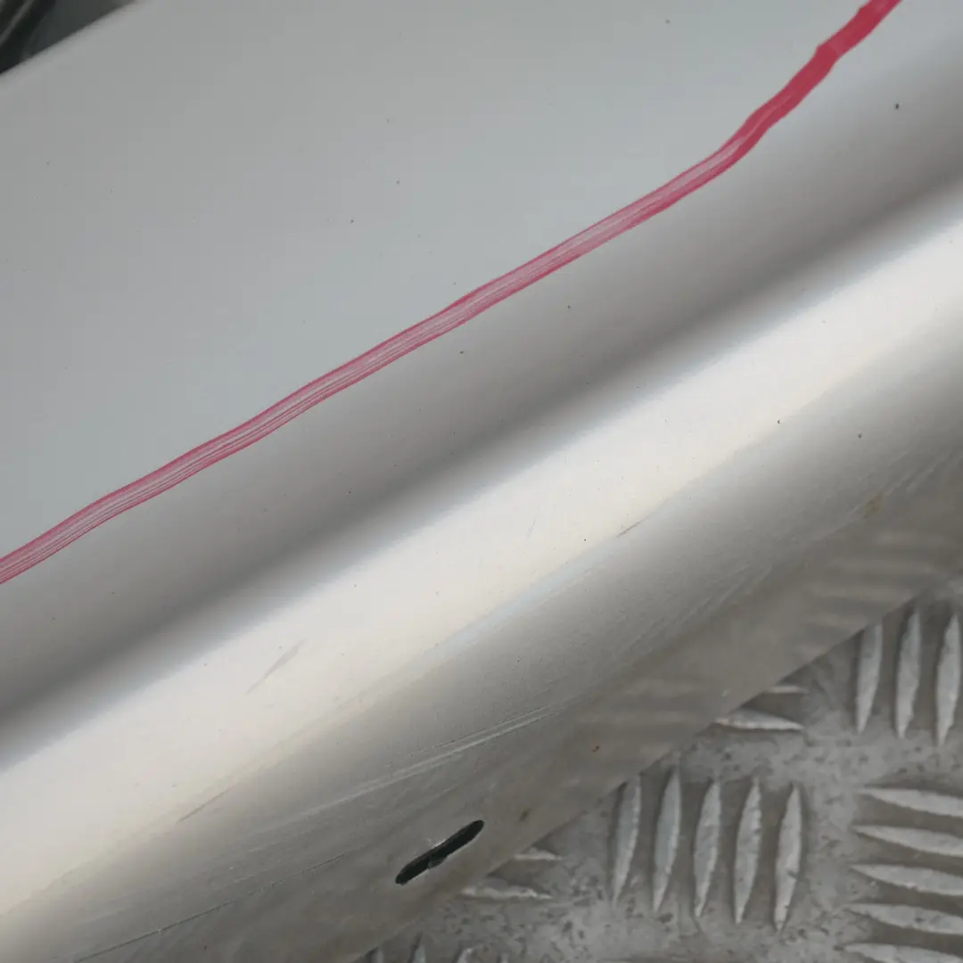 Sill strip side skirt left Titansilber Metallic Silver 354 para BMW E87 con número de pieza 32949 BMW E87 Sill strip side skirt left Titansilber Metallic Silver 354 - SKU 0032949-TS18 - Número de pieza 32949