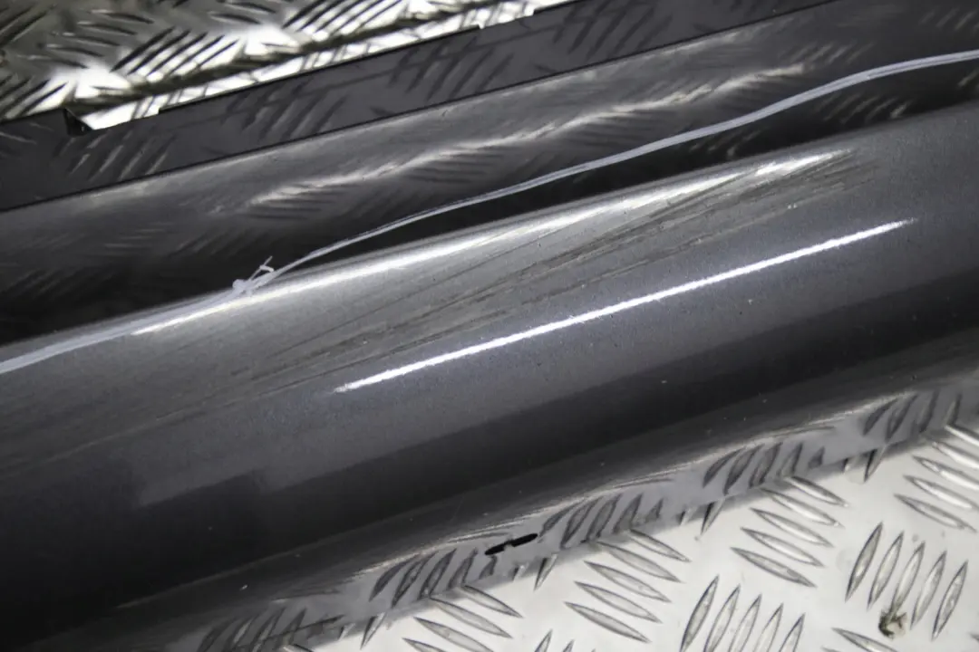 Sill Strip Faldon Lateral Derecho Sparkling Graphite - A22 para BMW E87 LCI M Sport con número de pieza 0033556 BMW E87 LCI M Sport Sill Strip Faldon Lateral Derecho Sparkling Graphite - A22 - SKU 0033556-SG - Número de pieza 0033556