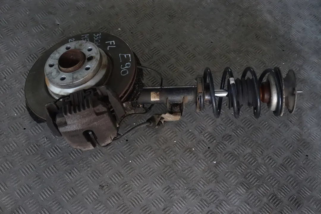 BMW E90 330d M57N2 Delantero Izquierdo Muelle Strut Freno Pierna Suspension - SKU 6786001-1 - Número de pieza 6786001